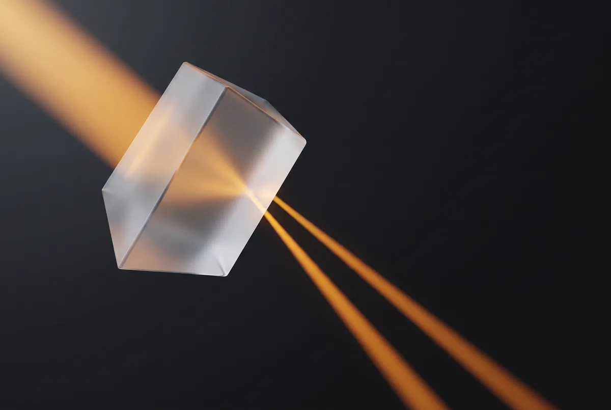 Ein Lichtstrahl wird von einem Prisma in zwei Kanäle geteilt: ein Katalog, zwei Kauferlebnisse